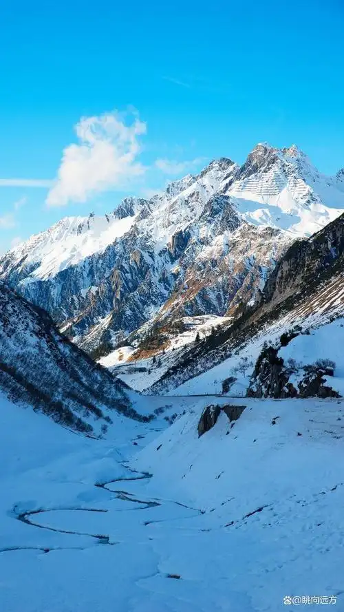 慕士塔格峰:雪域之巅的壮丽与神秘