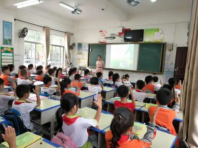 缤纷课堂—万泉镇中心小学数学组教研活动掠影