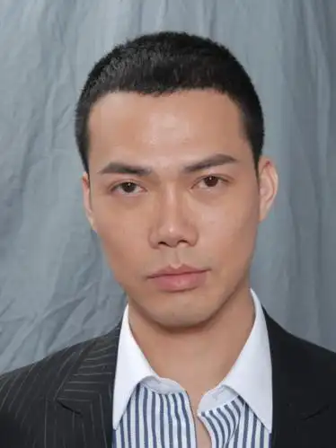 郭富城同学,《古惑仔》里的大天二,如今年过50和妻子幸福美满