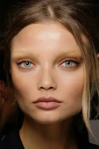 好看的方脸有哪些?(普通人或者明星不限)?