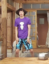 搞笑gif:妹子这个动作厉害了哦!