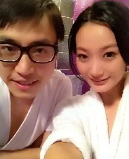 乳神王李丹妮厉害了出道时能胸夹手机如今能胸夹乒乓球