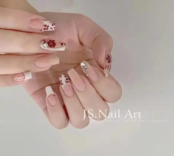 春季美甲手绘花瓣气质时尚不翻车