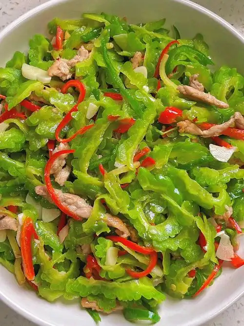 夏天不能错过的苦瓜炒肉呀