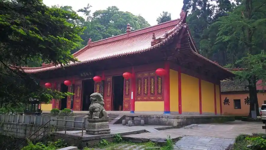 黄龙寺大雄宝殿重建于1992年.