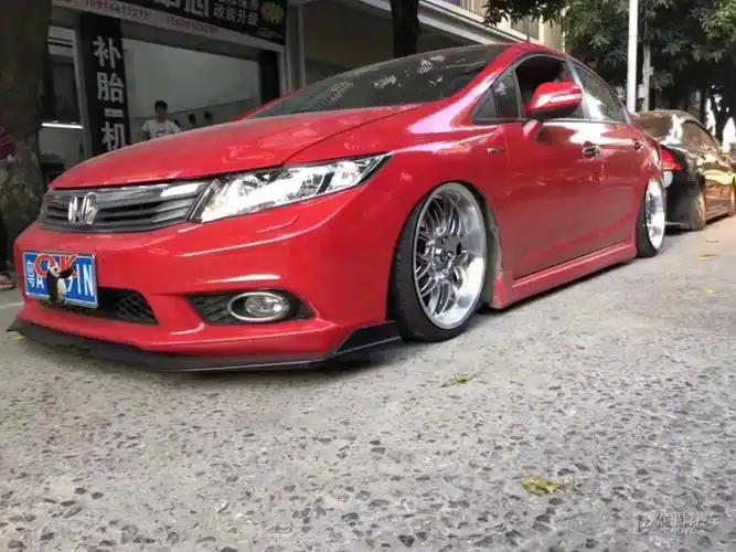 九代思域改装airbft低趴姿态,街头最亮眼的仔