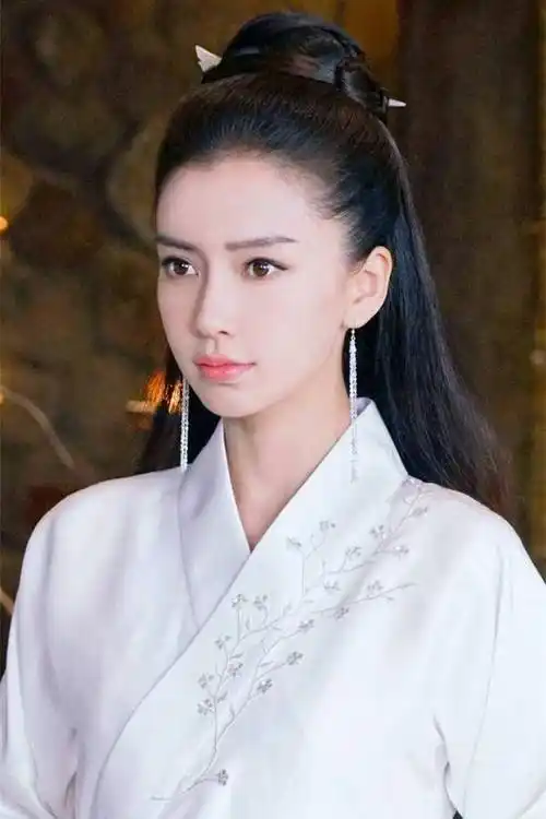 angelababy的金发芭比造型时尚,薄纱绕身如童话精灵_香港_大陆_上海