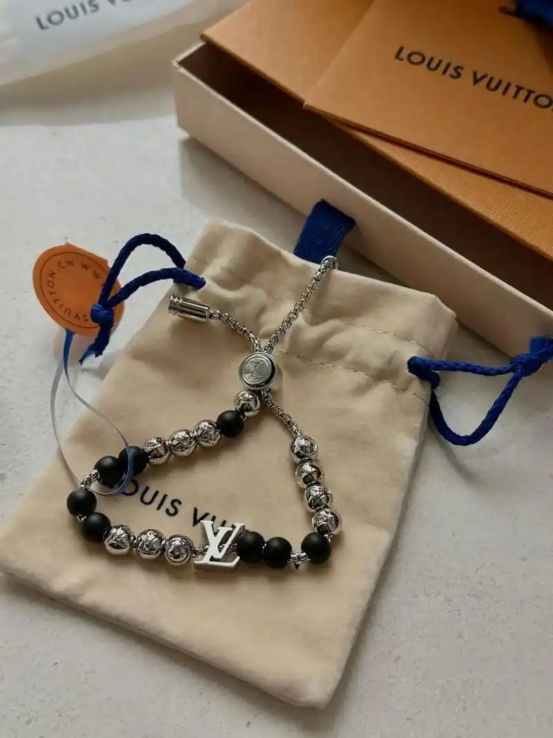 购物分享 | lv串珠手链 黑色珠珠链条手链 是男款的 尺寸可调节 男女