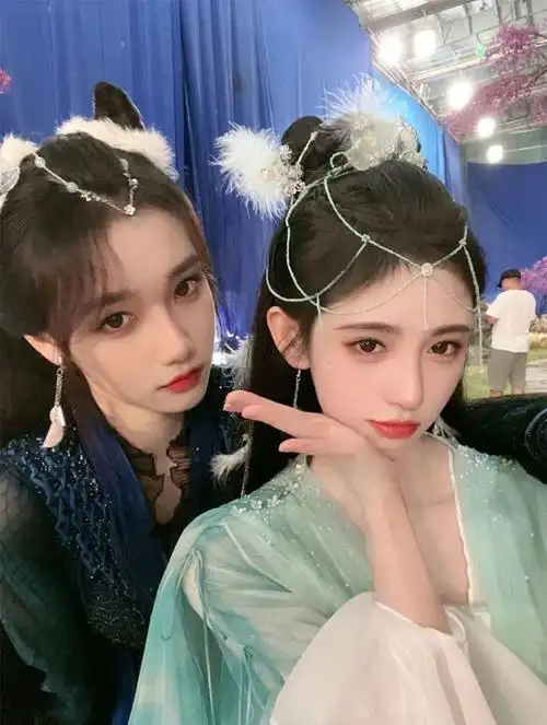 鞠婧祎新剧嘉南传提档宋昕冉晒合照这颜值真实存在吗