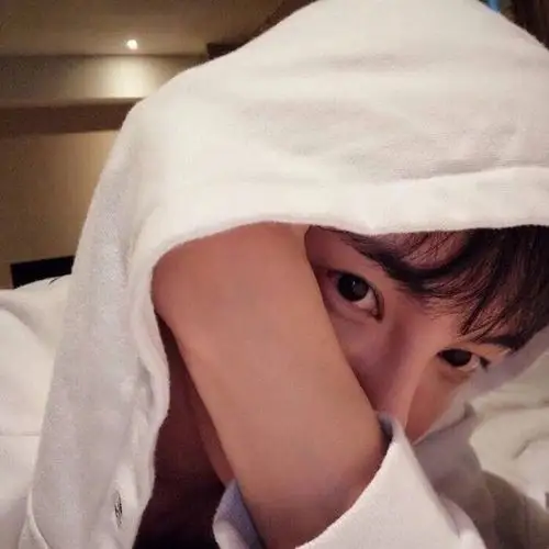 干净舒服的学长气质男生头像 珍惜每一个和你在一起时不玩手机的人