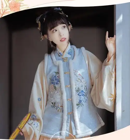 【十三余小豆蔻儿】[笼鹅归]绣花交领短袄短比甲马面裙汉服女秋冬