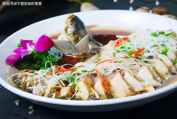 《清蒸武昌鱼:湖北的味觉盛宴》