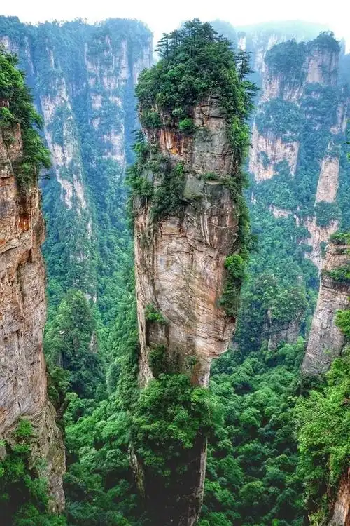 张家界一风景名胜区,山形奇特,阿凡达的取景地