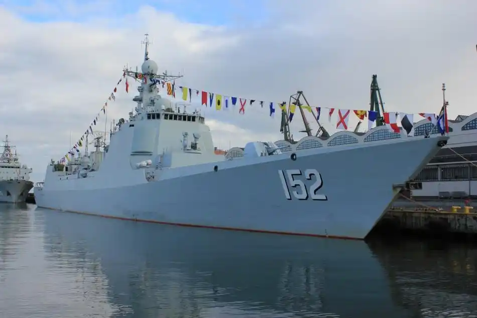 出访舰队包括152济南号神盾级防空驱逐舰,548益阳号054a级隐身导弹