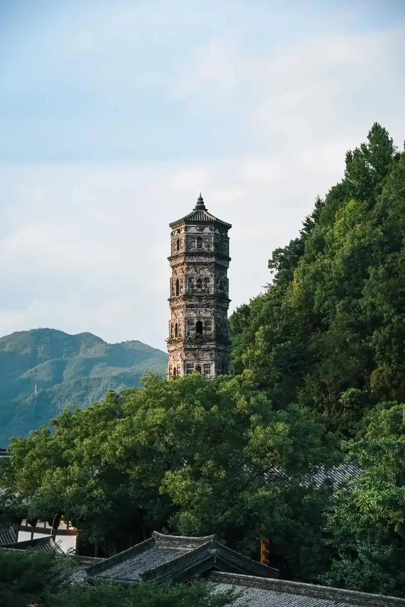 临海千佛塔:江南仅存的两座元代古塔.这座元代千佛塔,位于浙江 - 抖音