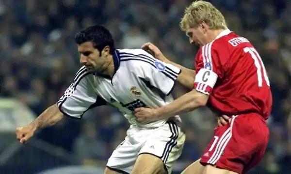 但埃芬博格从不惧怕在比赛中弄脏自己的球衣,飞铲更是家常便饭