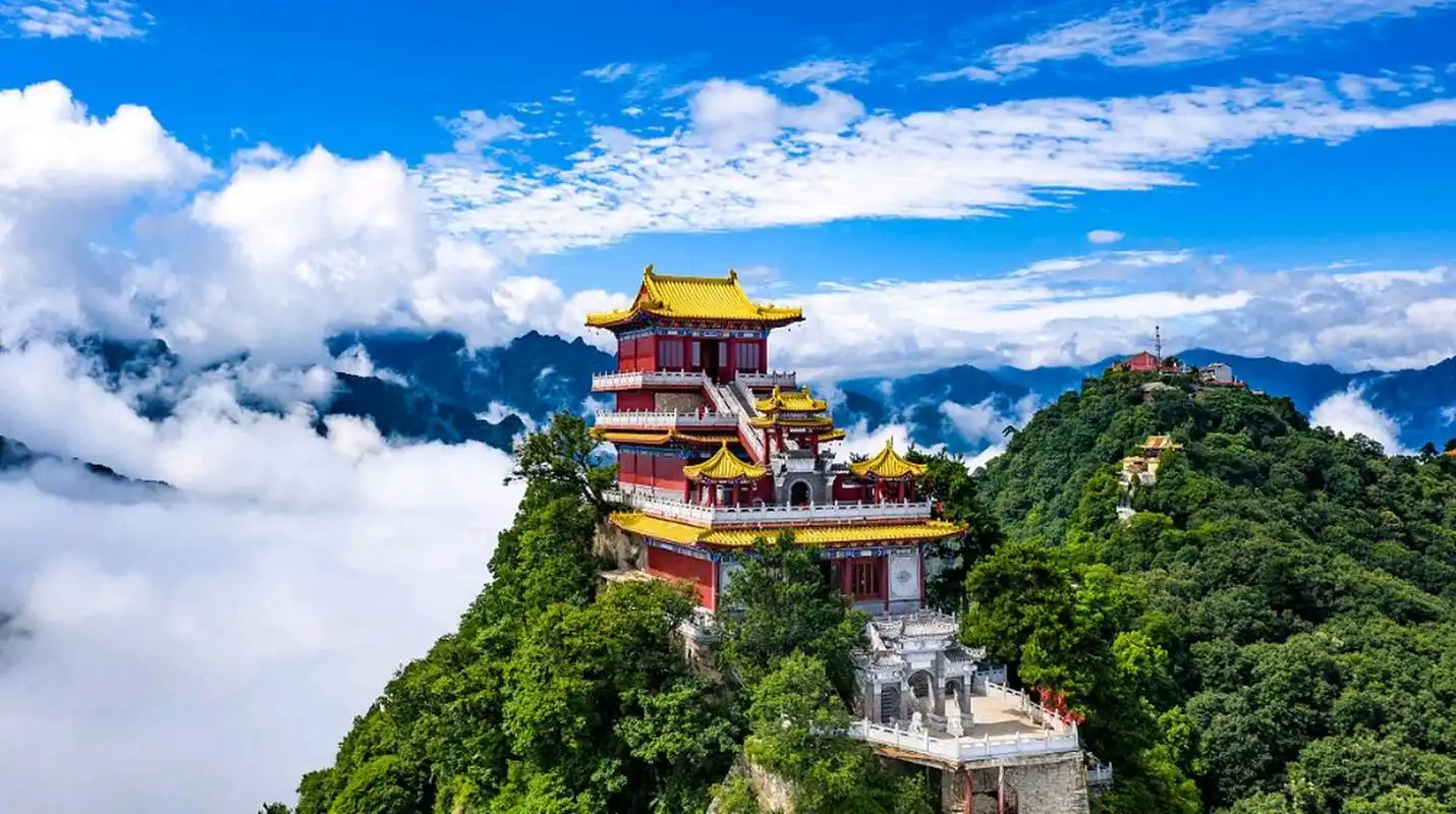 西安终南山·南五台景区,位于西安市城南25公里处的秦岭北麓,是中国