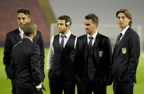 图文意大利队身着正装踩场个个都帅气十足