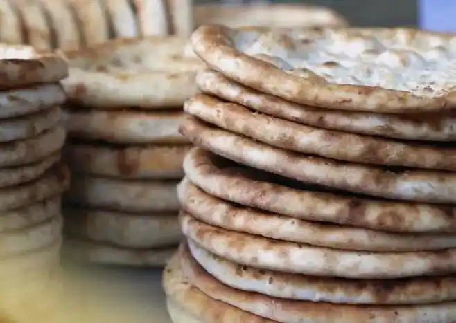 在唐代的胡食中,最常见的首推胡饼和毕罗.