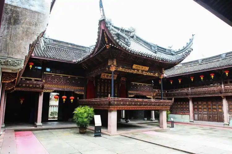 精致的古戏楼台