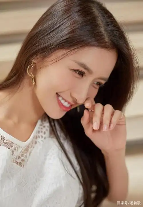 来自马来西亚的蔡卓宜是一位集甜美和性感于一身的妹子