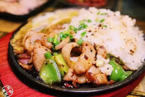 吃个饭都可以360无死角自恋的餐厅周年庆5折吃垮老板