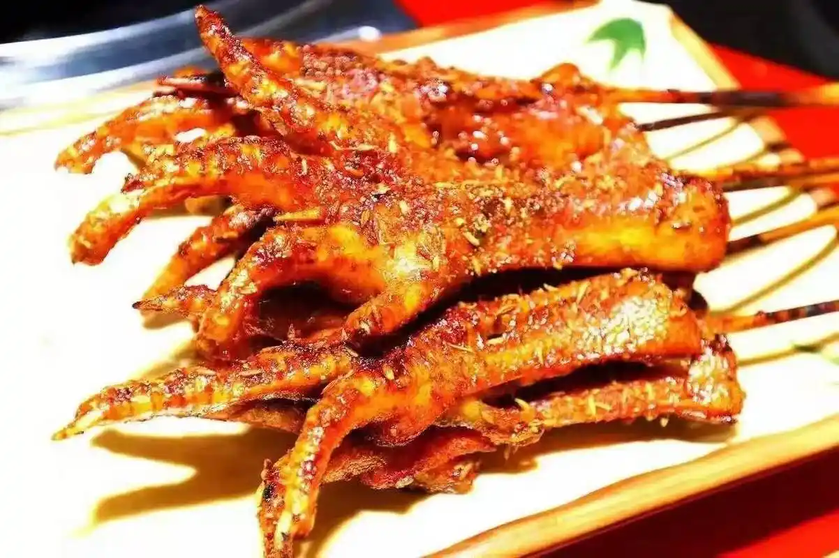 烤鸡爪06小龙虾05鸭脚煲04烤鱼03烤生蚝02鲍鱼鸡01品种丰富,选择多样