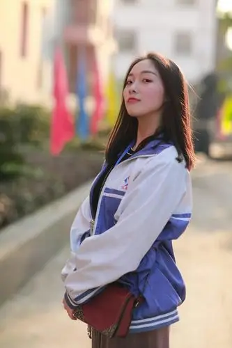 校花美女 年龄17 高三 来自四川达州 2018播表艺考生