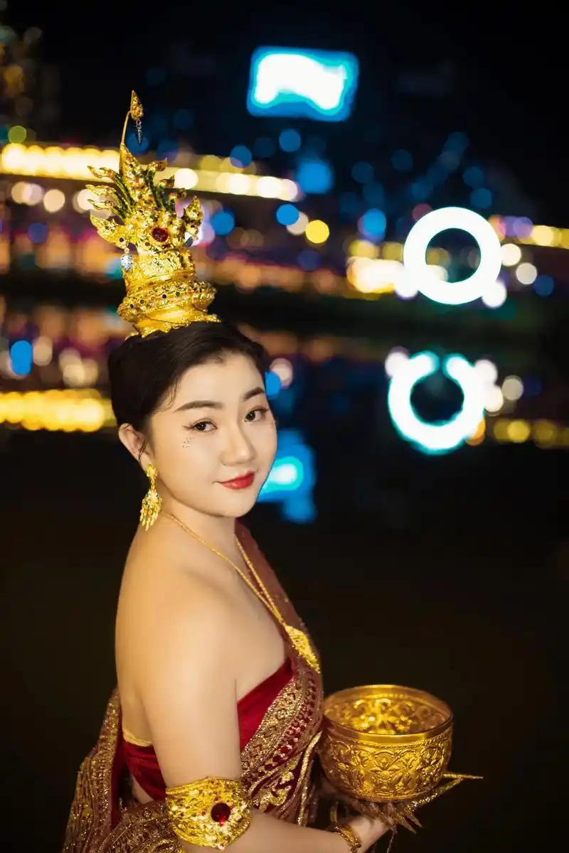 西双版纳 #星光夜市 #傣装写真  出演自己人生中的大女主 - 抖音