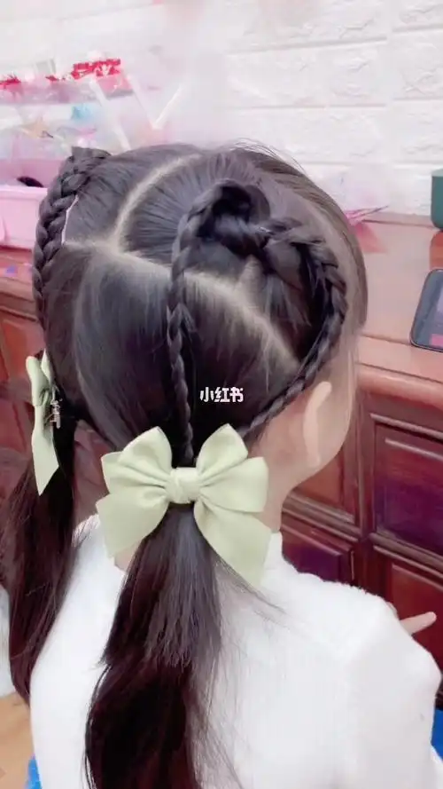 发型分享儿童简单日常爱心低马尾编发教程