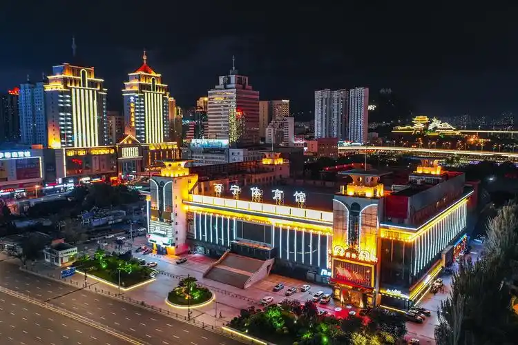 青海省内的经济格局呈现出了令人瞩目的变化,西宁市的gdp已高达924