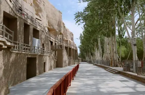 敦煌"莫高窟",历史文化悠久,是艺术殿堂永远不灭的神话__凤凰网