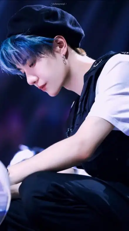 王一博"西装杀"简直惊人,冷白皮尽显高冷气质,霸道总裁没错了