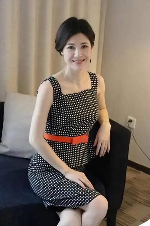 回顾痴恋周一围5年32岁嫁富商8年后老公负债童蕾经历了什么