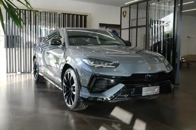 一次低调的升华兰博基尼全新uruss到店实拍