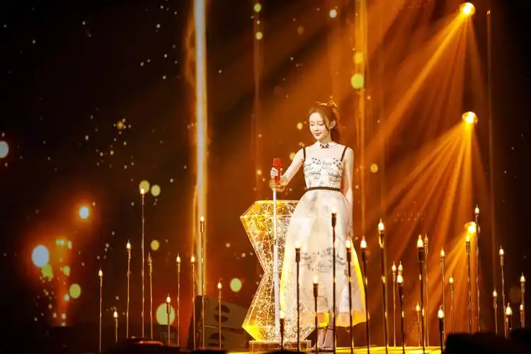 汪小敏带着暑假必听神曲来啦翻唱张国荣倩女幽魂大展粤语实力