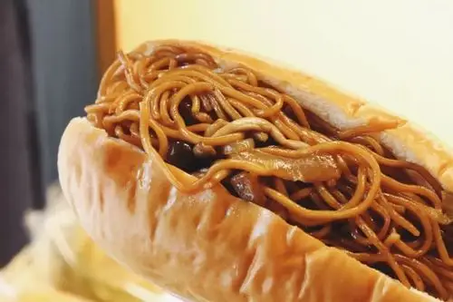 广州| 神奇的「炒面面包」居然就藏身于这个小小杂货店里.