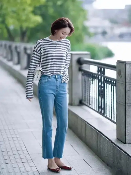 (牛仔裤配什么鞋好)