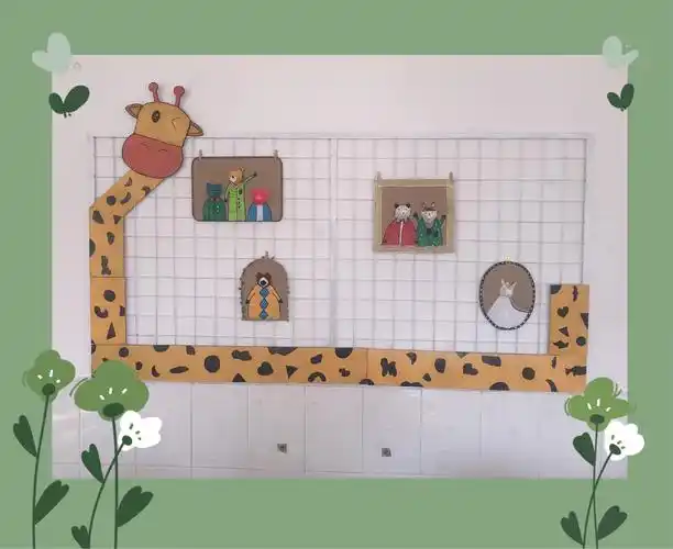 主题墙——利用废弃的装蛋盘和废旧纸箱布置了主题墙,充满童趣,提倡了