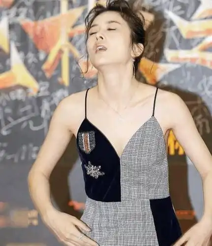 赵韩樱子红毯晕倒被怀疑是"假晕", 杨幂上台前说出真相!