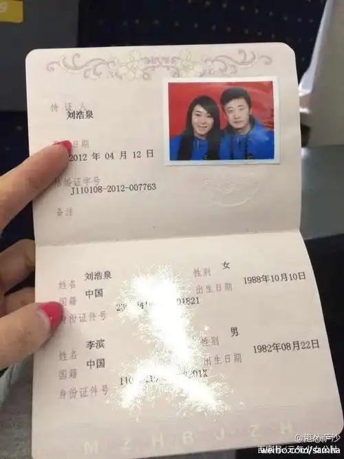 两个人2013年初举办了婚礼,没想到年底拍摄《花瑶情》时, 李滨和女