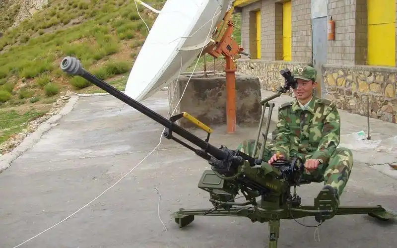 qjg02式高射机枪射击演练