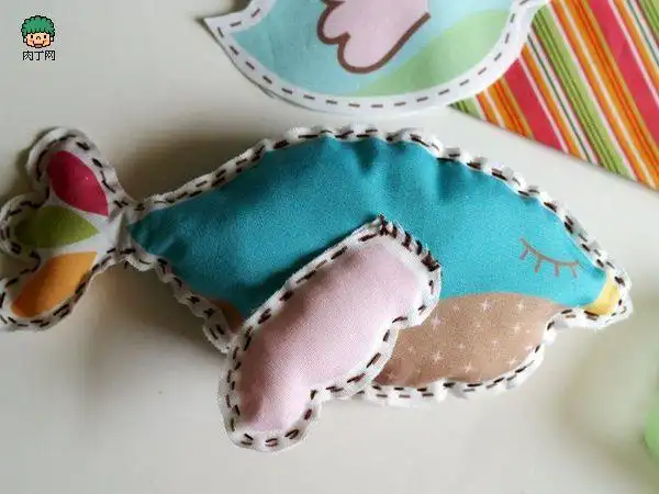 小巧可爱的针线包手工制作图片教程 可爱的鸟妈妈玩偶手工制作方法