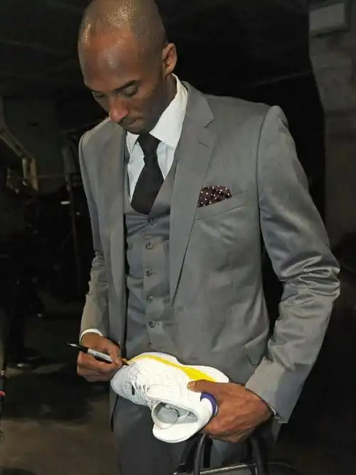 每个人都想要科比的签名