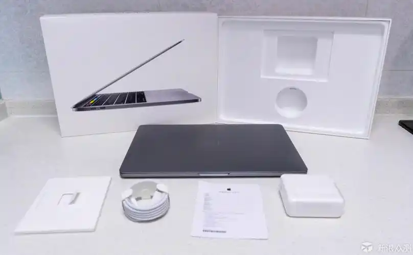 包装侧面产品名称——macbook pro并且使用了几个月后,还是觉得买个