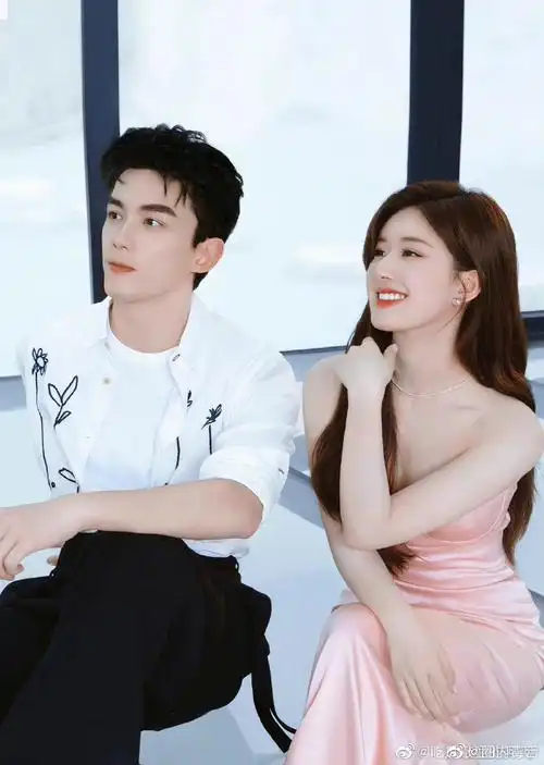 狗仔曝赵露思男友是高颜值顶流