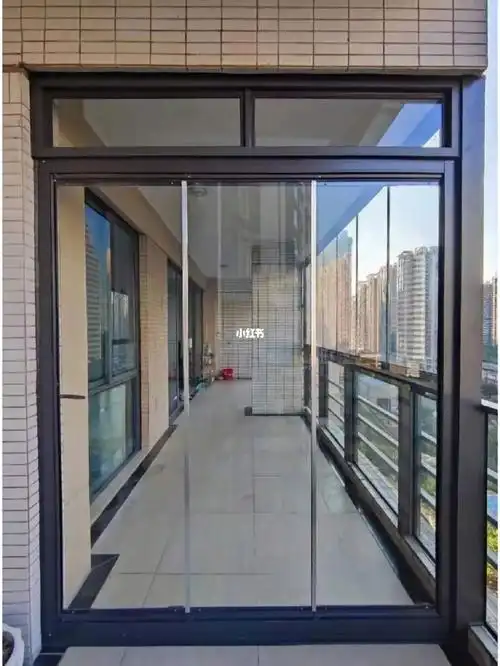 超长大阳台如果完美分区,但是又不影响视野通透效果,做透明隔断一定