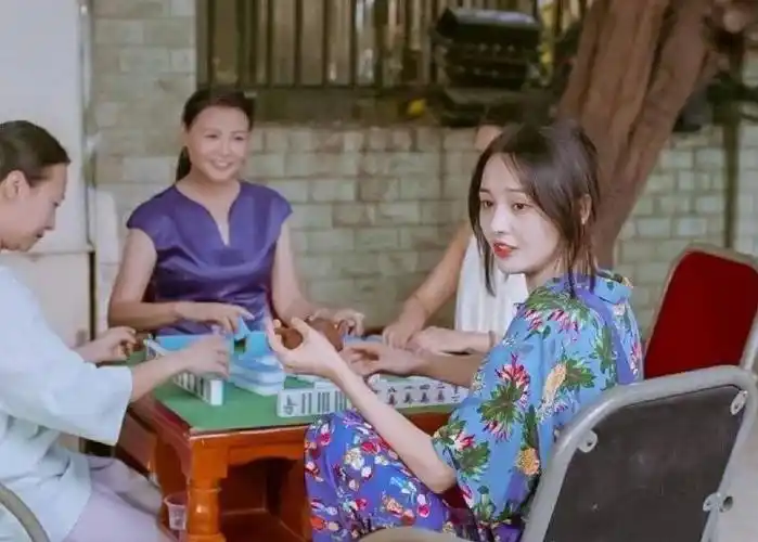 抖音郑爽打麻将回头图片-抖音图片分享