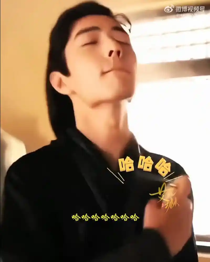 肖战直男式喷防晒被粉丝无情揭底,宝宝忐忑 在最新的安热沙直播活动中