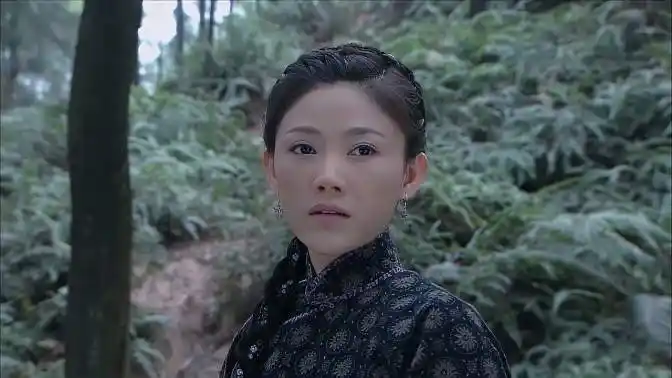 围屋里的桃花:小宝去世,婆婆把怨恨撒在绿蚕身上,闻良有心无力-影视综